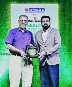 Nikhil Aggarwal, CEO of Ernst Pharmacia, received a distinguished award from Dr. Balbir Singh, Minister of Health and Family Welfare of Punjab