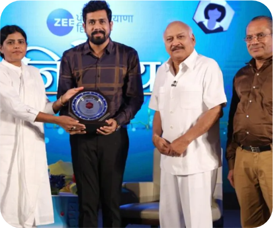 Nikhil Aggarwal, CEO of & Founder Ernst Pharmacia Awarded by Shri Brahm Mohindra​